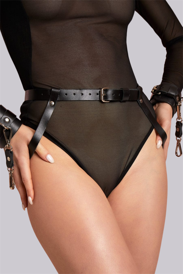 Arias Dolap Arkadan ve Önden Bağlanabilir Siyah Deri Bilekli Fantezi Harness
