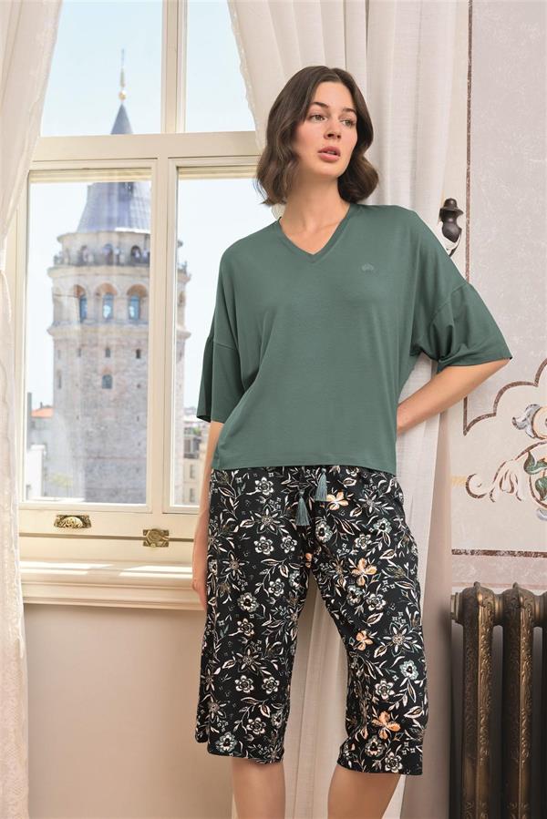 Arias Dolap Çiçek ve Yaprak Desenli V Yaka Büyük Beden Kapri Takımı
