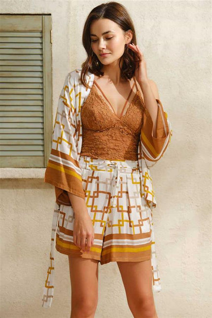 Kadın Dokuma Viskon Geometrik Baskılı Sabahlık Balensiz Desteksiz Dolgusuz Yaka Detaylı Dantelli Bralet Sütyen ve Yandan Cepli Şort Pijama 3'lü Takım (5750)