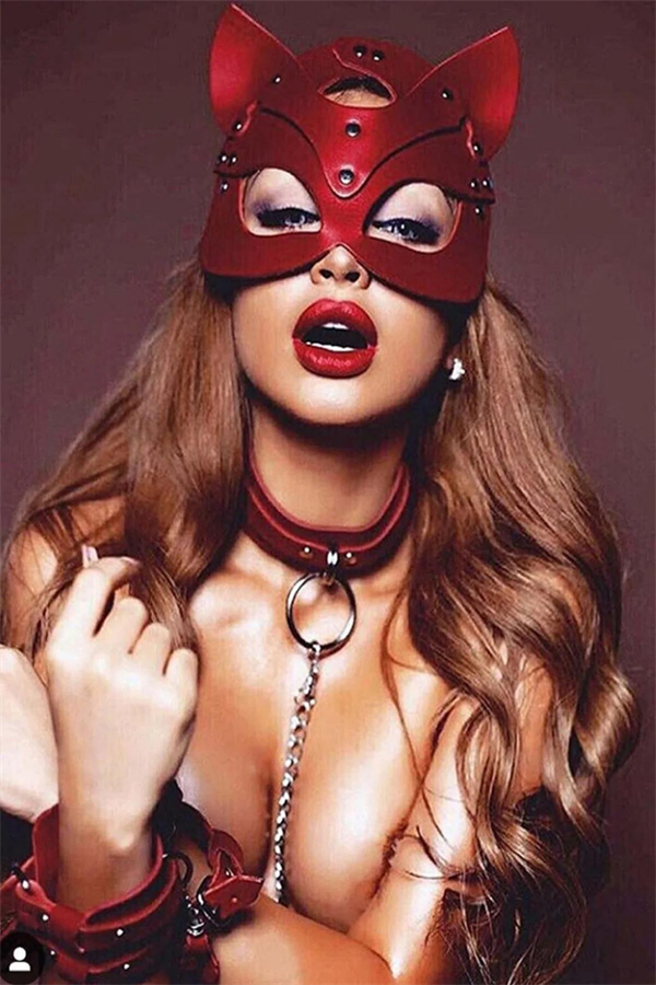 Arias Dolap Kırmızı Maske, Tasma ve Kelepçe Takım Elbise Deri Takım