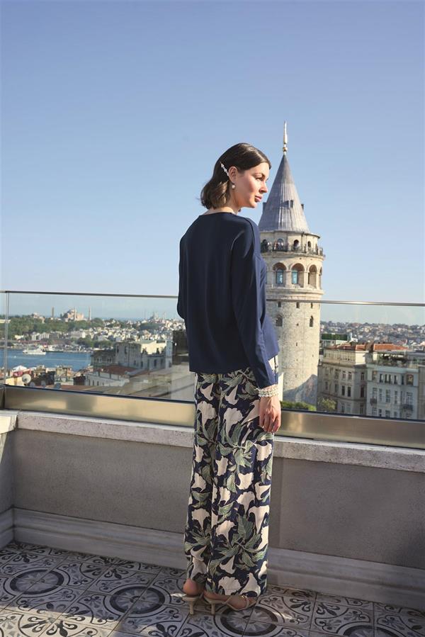 Arias Klozet Yaprak Desenli Uzun Kollu V Yaka Pijama Takımı