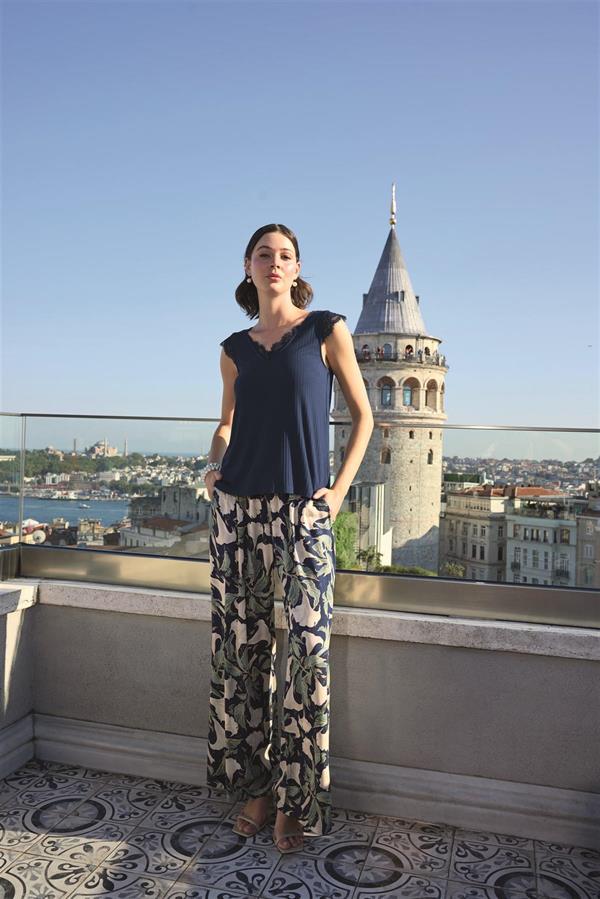 Arias Dolap Yaprak Desenli ve Dantelli 3'lü Pijama Takımı