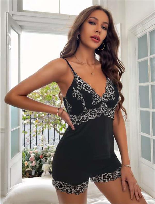 Arias Dolap Beyaz Dantel İşlemeli Siyah İnce Askılı Saten Şortlu Takım 