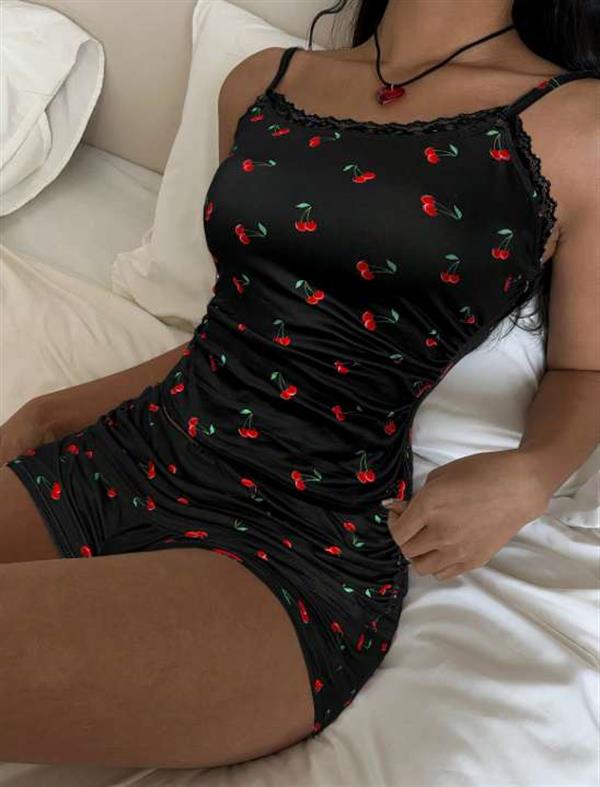 Arias Dolap Siyah Üstüne Kiraz Desenli Dantel İşlemeli Askılı Şortlu Pijama Takımı 